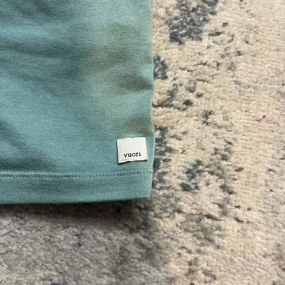 Vuori Longline Tank Top - Picture 2 of 3